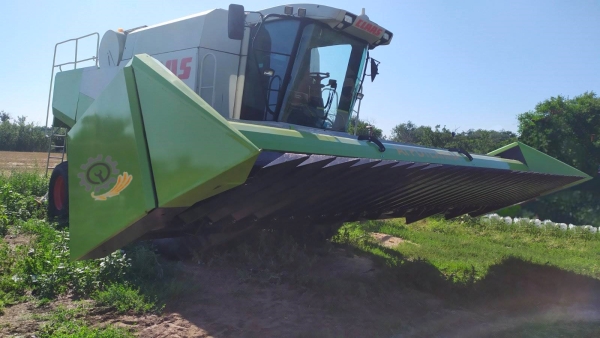 Комбайн Клаас з жаткой 7 або 9 метрів Застосування жатки соняшникової з комбайном Клаас Лексіон